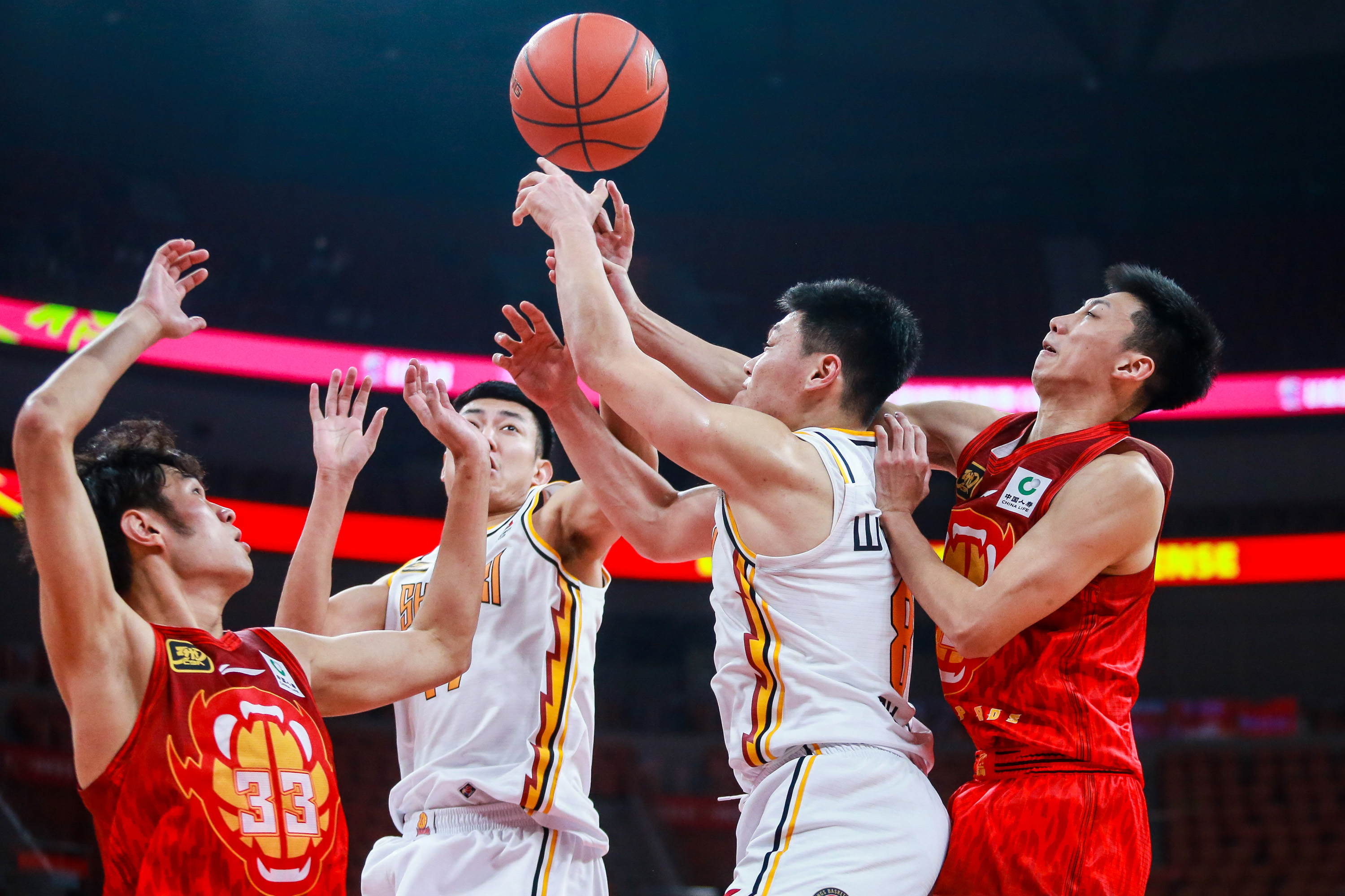 乐鱼体育-今晚CBA常规赛传出新动向，布莱顿外线爆发，管理层表态——球迷炸锅，训练强度明显提升的简单介绍-乐鱼体育